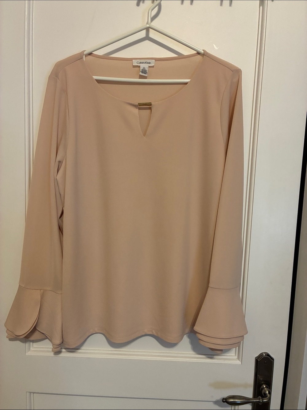 Calvin Klein Blush Pink Long-Sleeve Keyhole Blouse with Flared Cuffs 👵MT